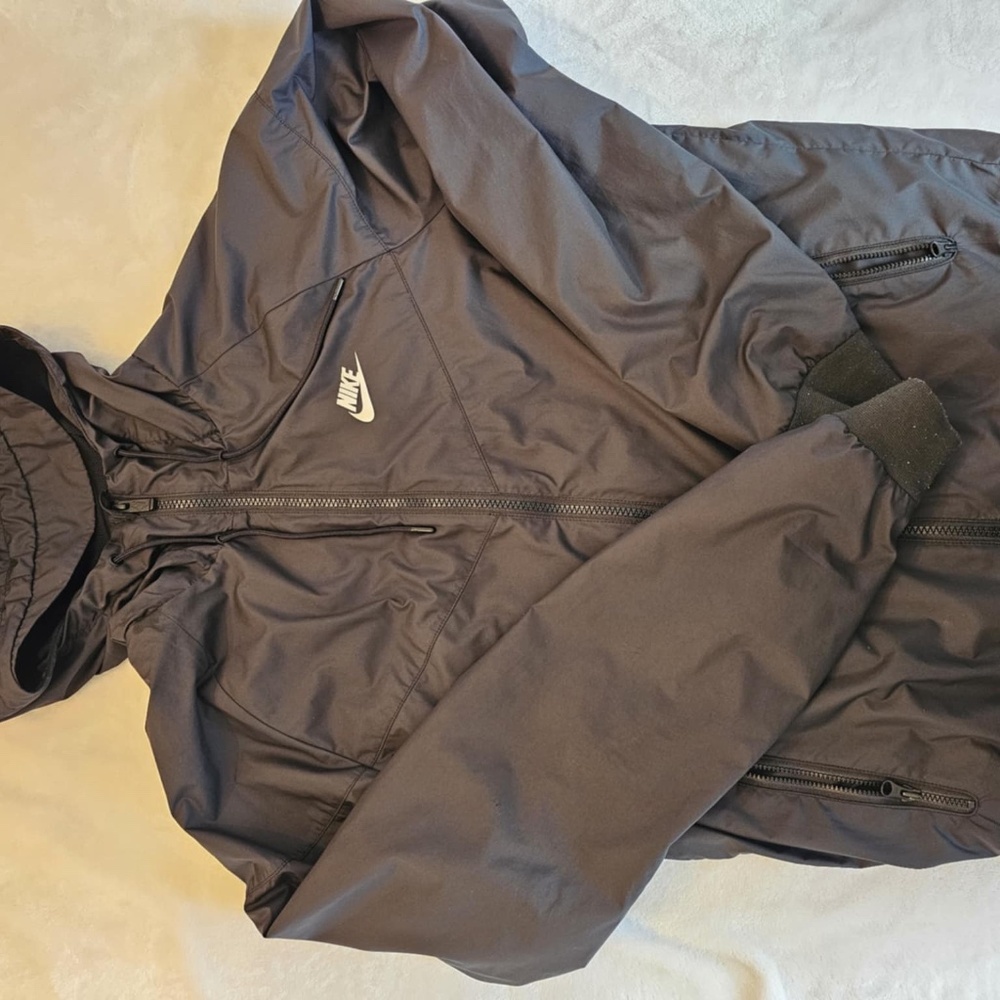 Nike men’s Windrunner